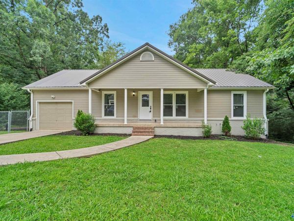 298 Golfview Drive NE, Arab, AL 35016