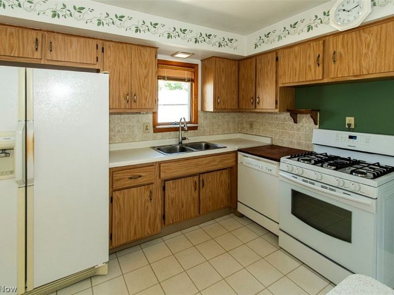 19155 Davinwood Drive , Cleveland, OH 44135 Photo 12