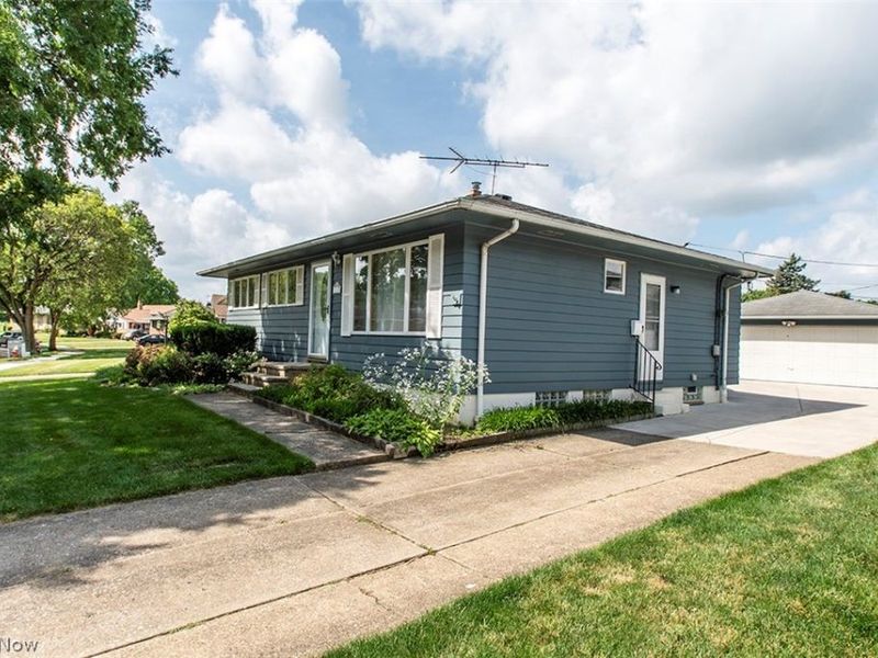 19155 Davinwood Drive , Cleveland, OH 44135 Photo 2