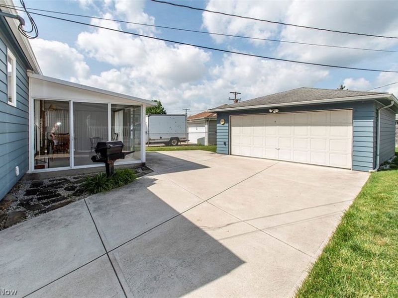 19155 Davinwood Drive , Cleveland, OH 44135 Photo 3