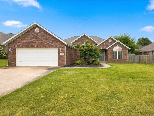 702 Maidstone Avenue, Bentonville, AR 72712