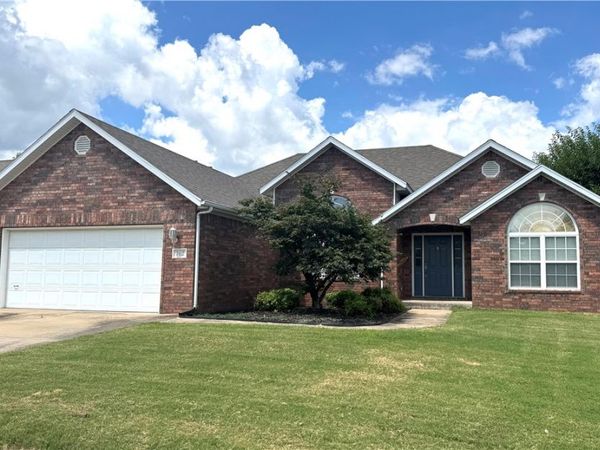 702 Maidstone Avenue , Bentonville, AR 72712