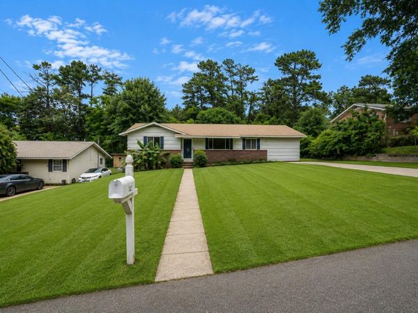 102 Hilltop Dr., Petal, MS 39465
