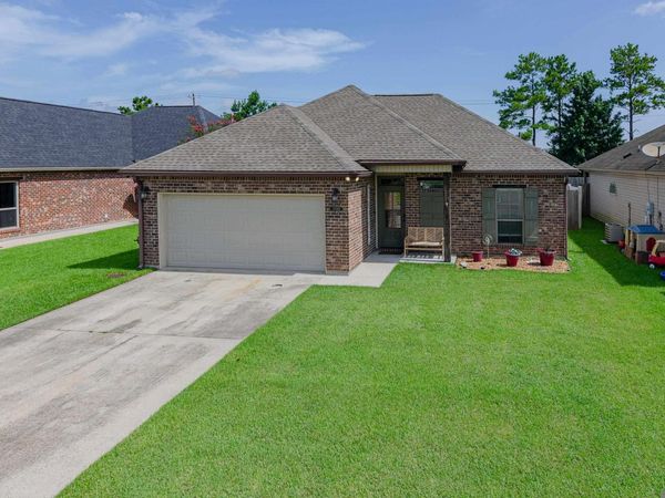 25367 Black Lake Ave, Livingston, LA 70754