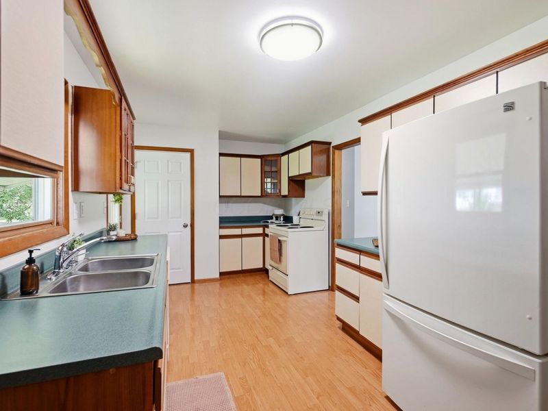 5474 Inlet Drive , Columbus, OH 43232 Photo 6