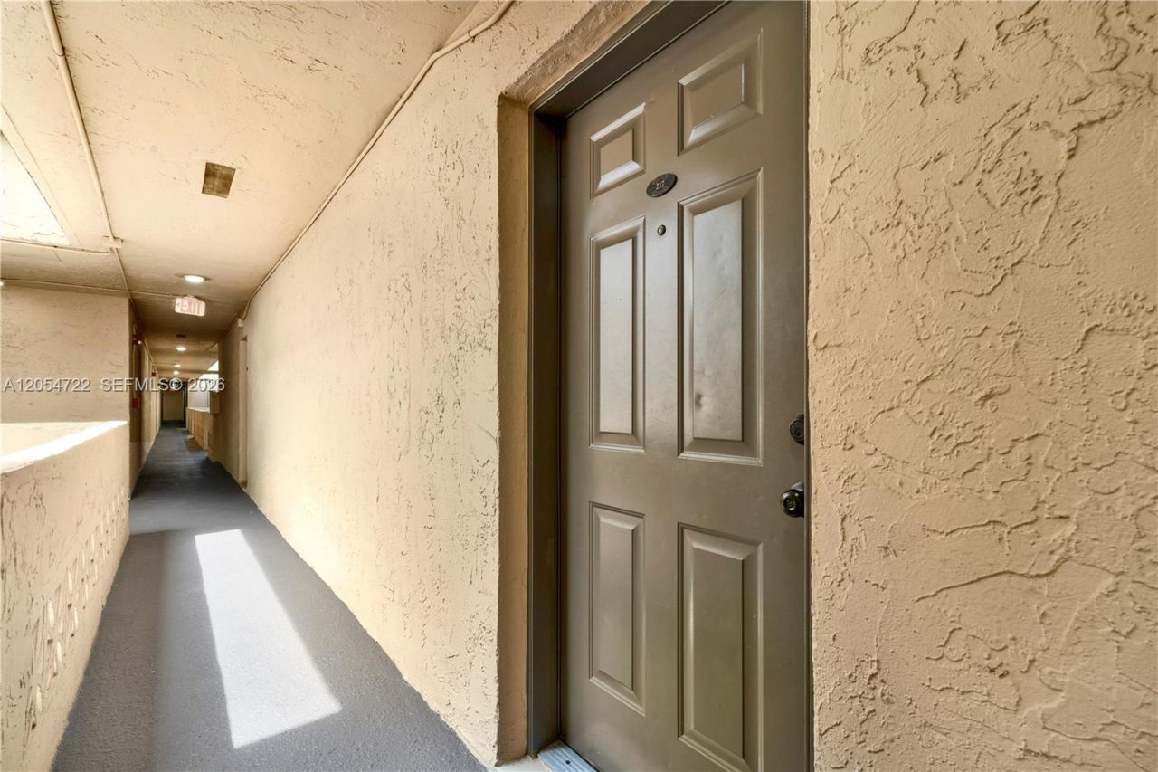 14500 SW 88th Ave , Unit 217, Palmetto Bay, FL 33176 Photo