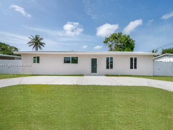 10040 SW 215th St , Cutler Bay, FL 33189