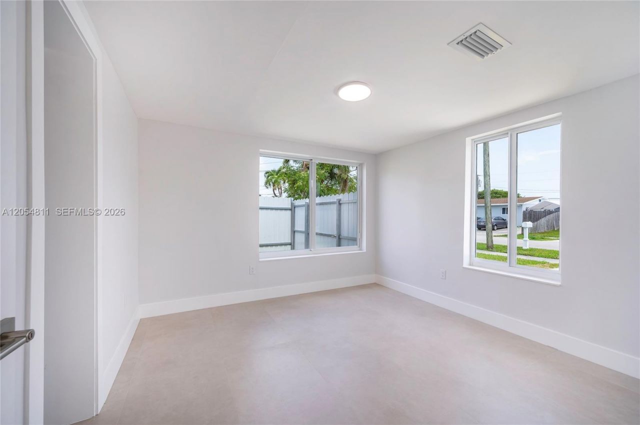 10040 SW 215th St , Cutler Bay, FL 33189 Photo