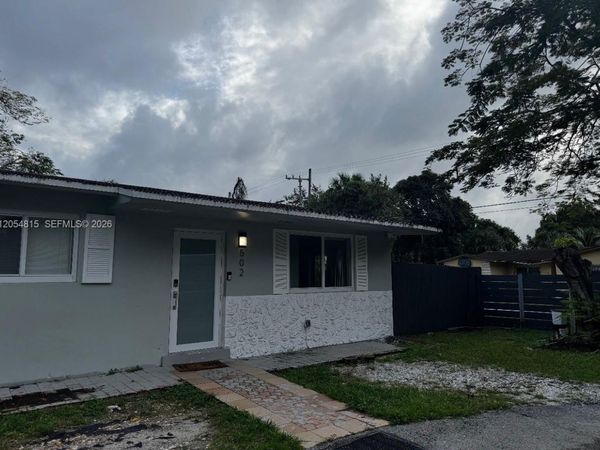 502 NE 163rd St, Miami, FL 33162