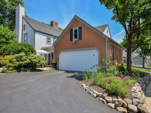 64 Whittington Course , St. Charles, IL 60174