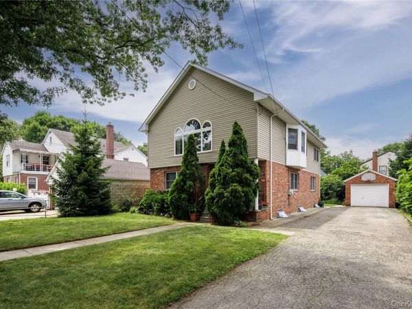 122 Irving Avenue , Floral Park, NY 11001