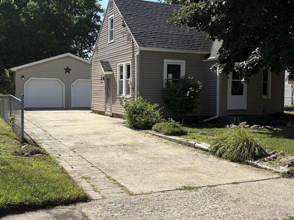 230 S Indiana Avenue, Mason City, IA 50428