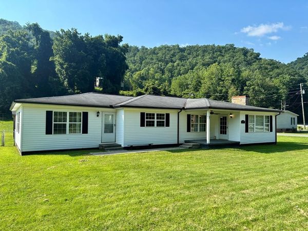 489 Kopperston Road, OCEANA, WV 24870