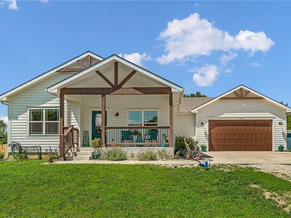 5365 Choctaw Lane, McLouth, KS 66054