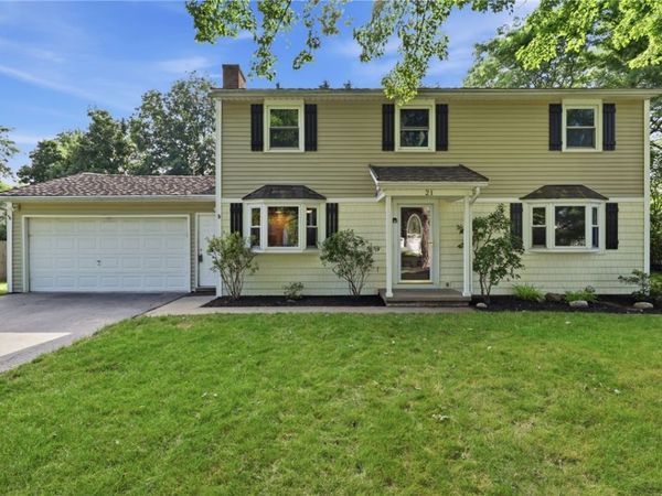 21 Squirrels Heath Road , Fairport, NY 14450