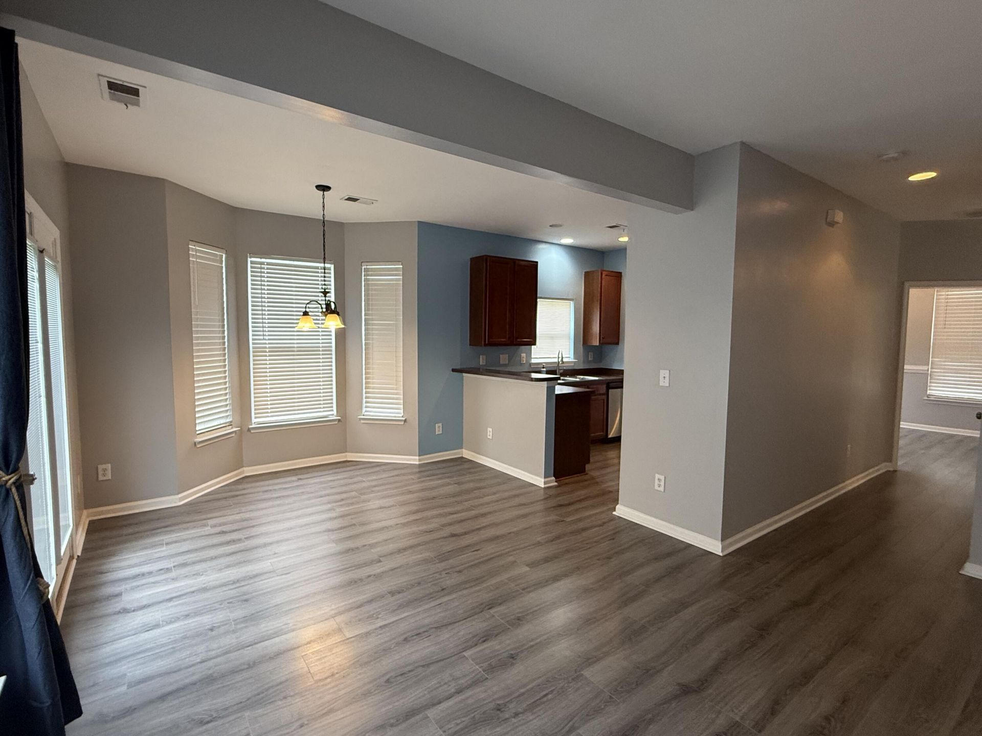194 Avonshire Drive Photo 11