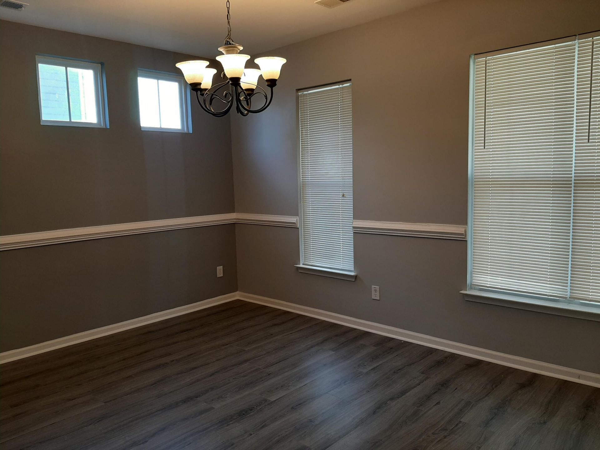 194 Avonshire Drive Photo 5
