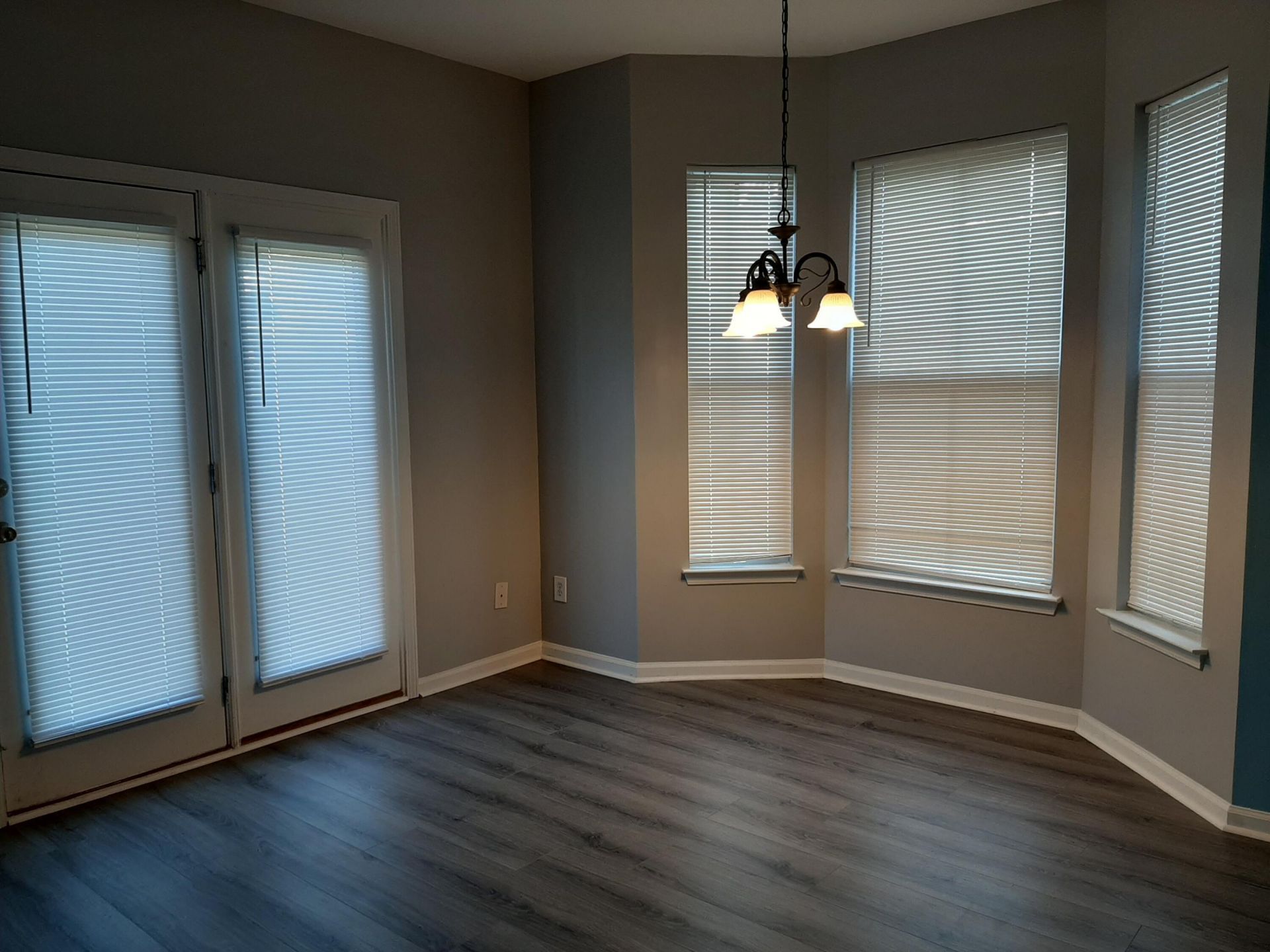 194 Avonshire Drive Photo 6