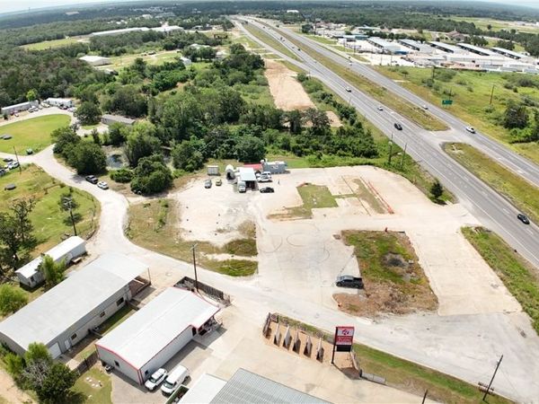 1350 W Highway 71, Unit 100, Bastrop, TX 78602