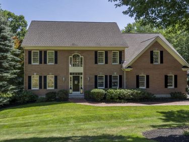 35 Colonel Daniels Drive, Bedford, NH 03110