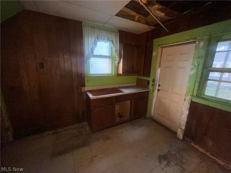 9118 Hillock Avenue , Cleveland, OH 44108 Photo 13
