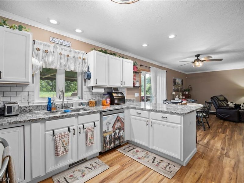8020 Oak Tree Drive N, Lorain, OH 44053 Photo 14
