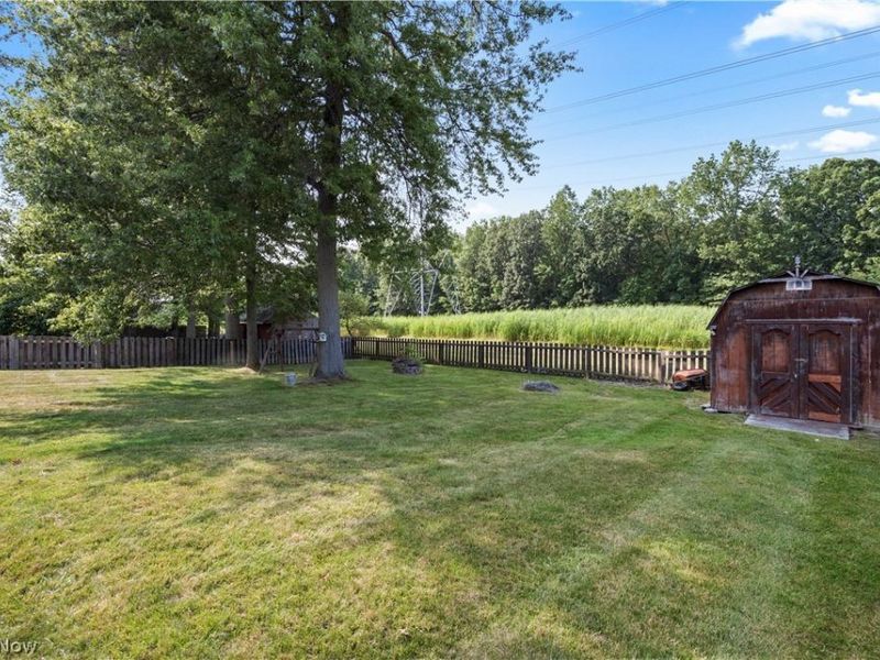 8020 Oak Tree Drive N, Lorain, OH 44053 Photo 2