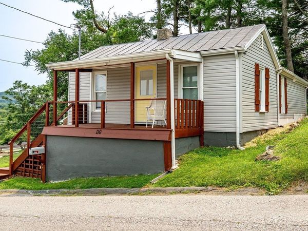 110 W GAY ST, STAUNTON, VA 24401