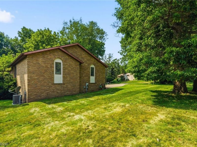3602 Heatherwood Circle NW, North Canton, OH 44720 Photo 3