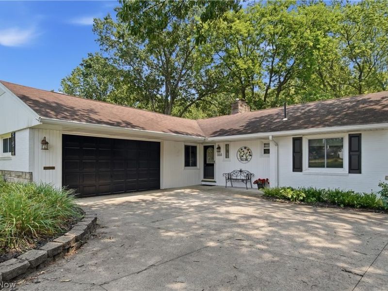 3426 Parkridge Circle NW, Canton, OH 44718 Photo 2