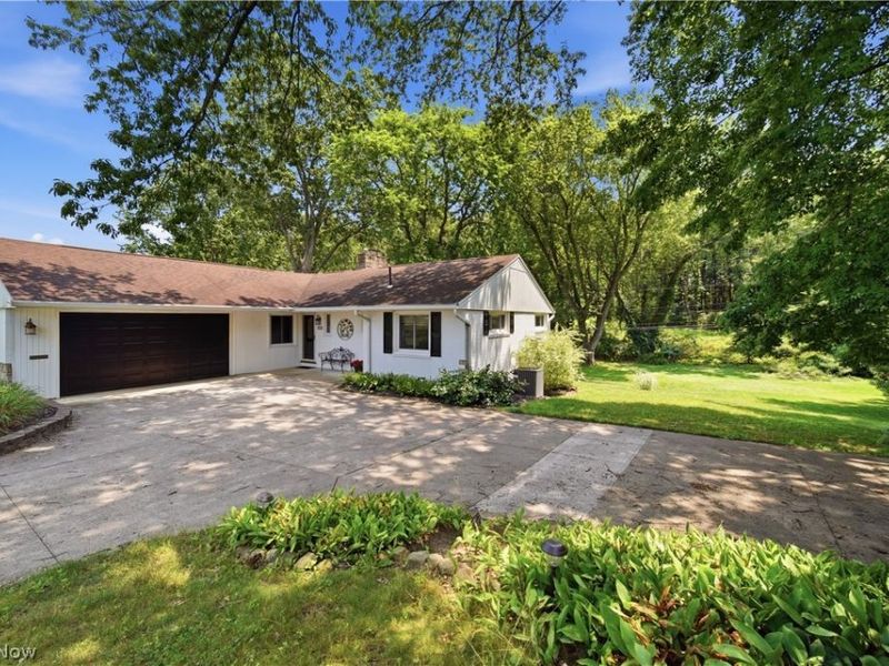 3426 Parkridge Circle NW, Canton, OH 44718 Photo 3