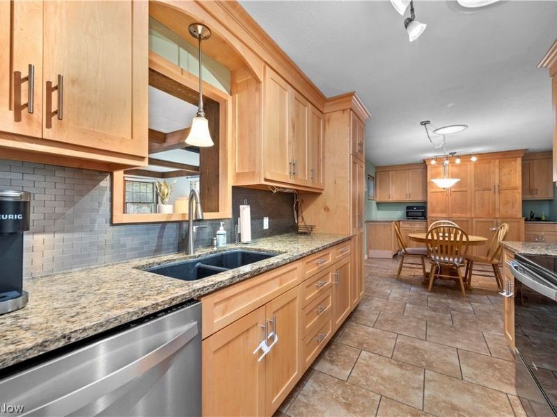 5139 Evergreen Drive, North Olmsted, OH 44070 Photo 12