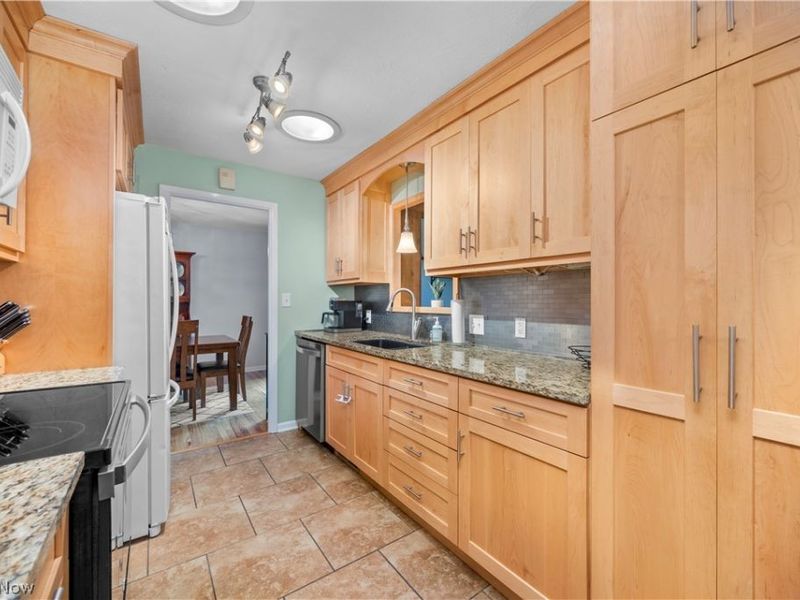 5139 Evergreen Drive, North Olmsted, OH 44070 Photo 13