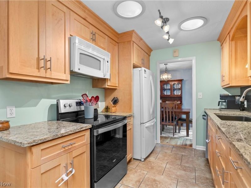 5139 Evergreen Drive, North Olmsted, OH 44070 Photo 14