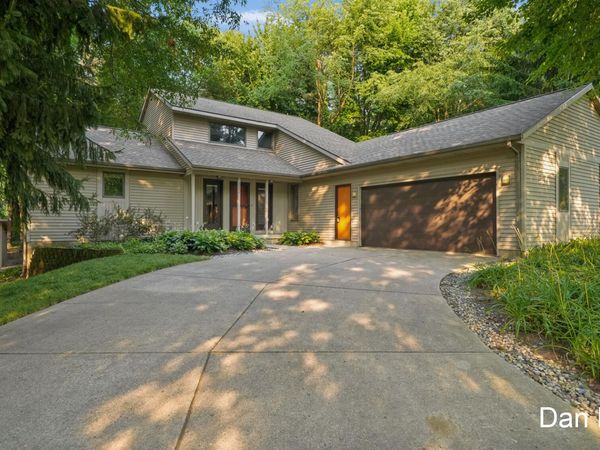 3262 Breckenridge Court NE, Grand Rapids, MI 49525