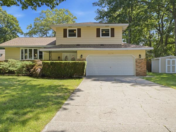 1076 Lancelot Drive, Muskegon, MI 49445