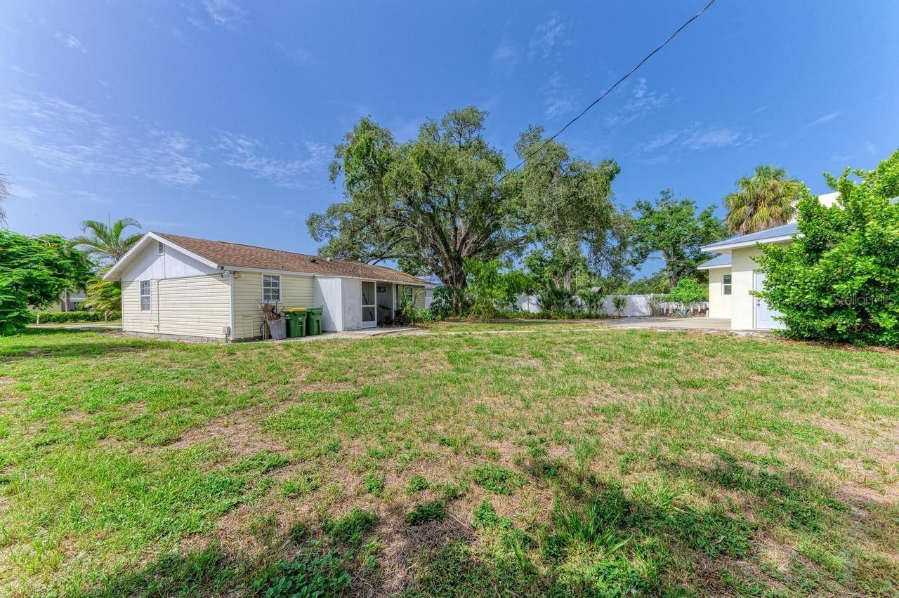 1300 Loma Linda Court , Sarasota, FL 34239 Photo