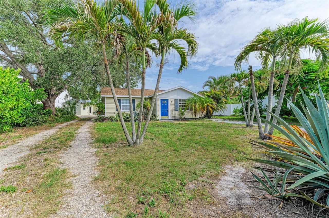 1300 Loma Linda Court , Sarasota, FL 34239 Photo