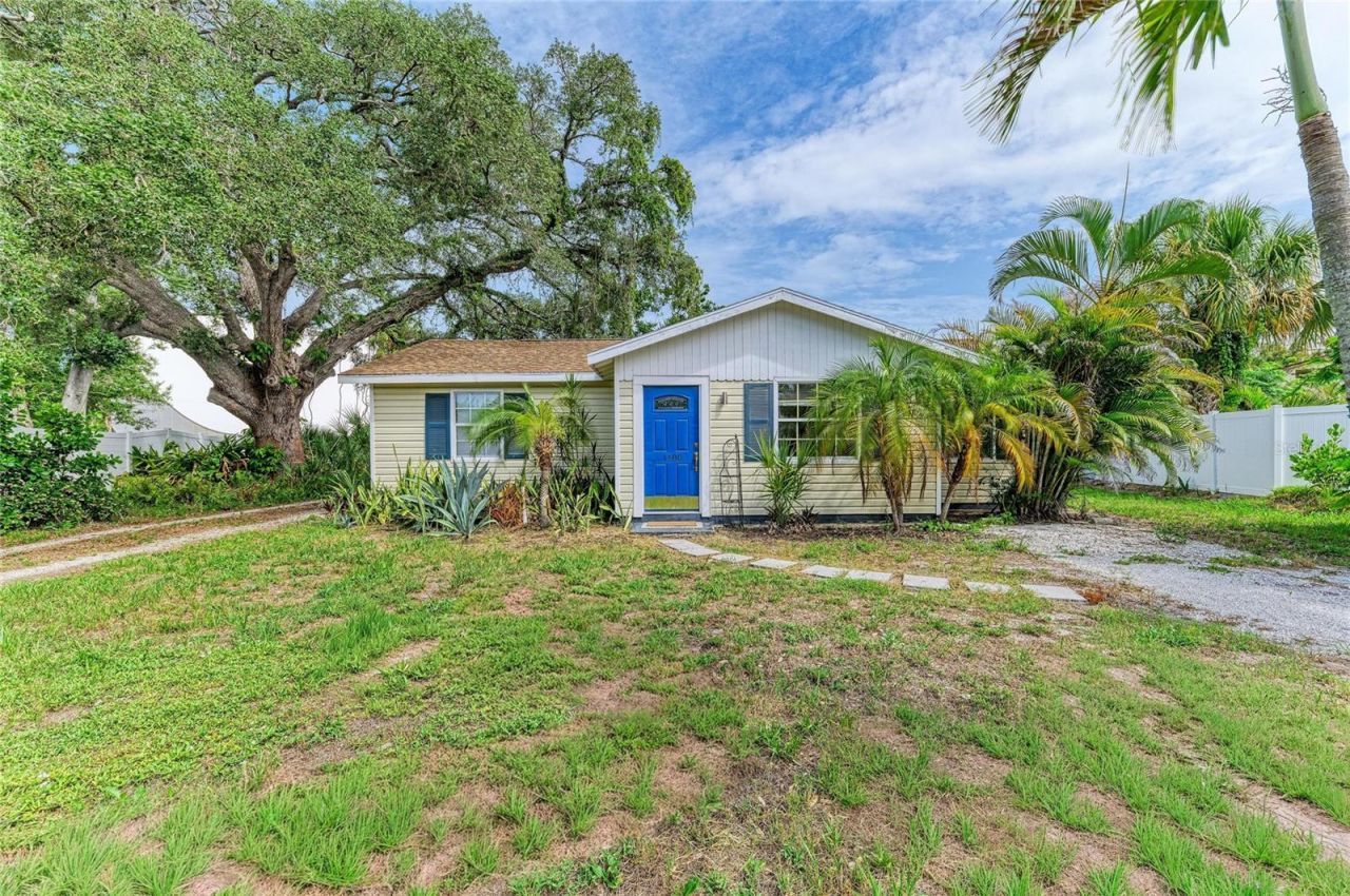 1300 Loma Linda Court , Sarasota, FL 34239 Photo