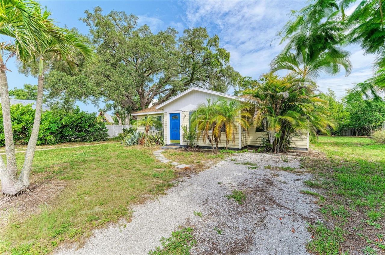 1300 Loma Linda Court , Sarasota, FL 34239 Photo