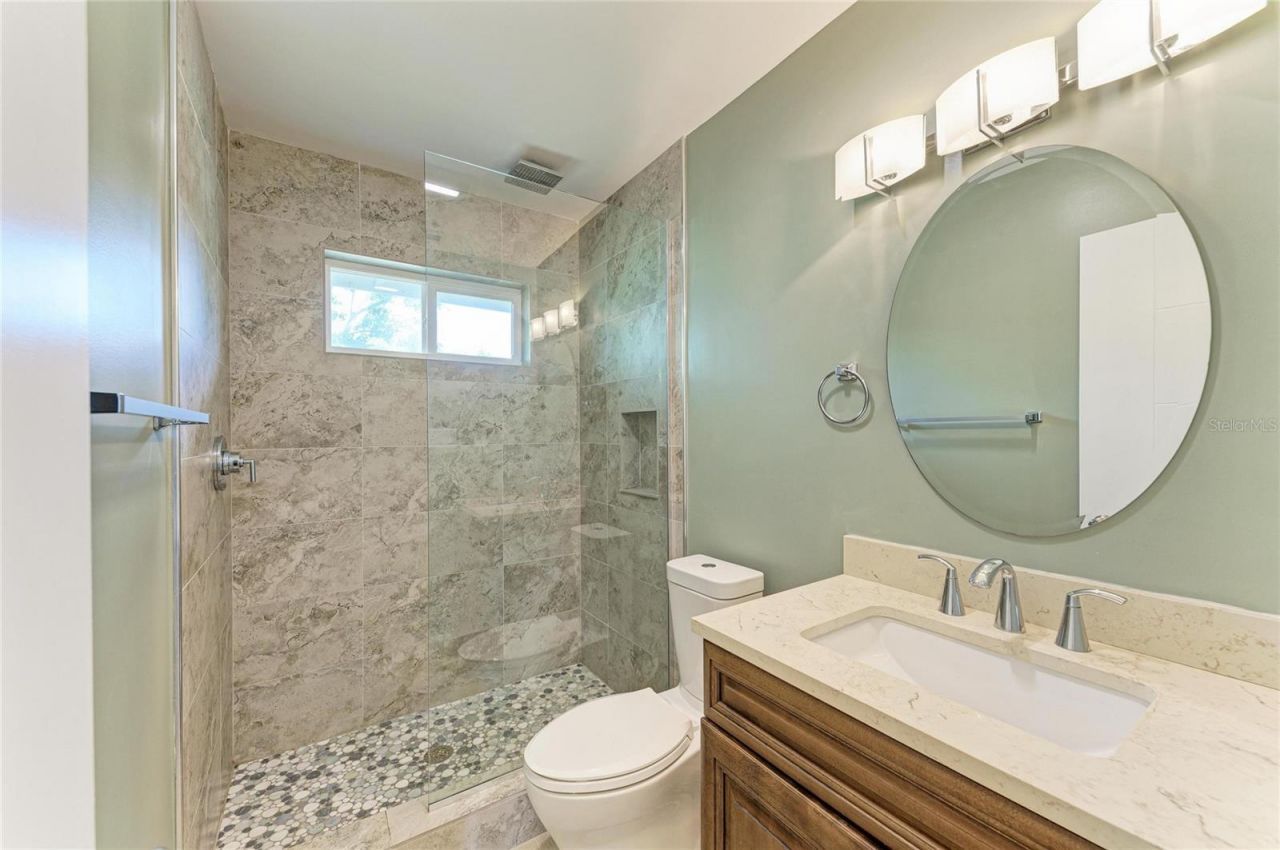 1300 Loma Linda Court , Sarasota, FL 34239 Photo