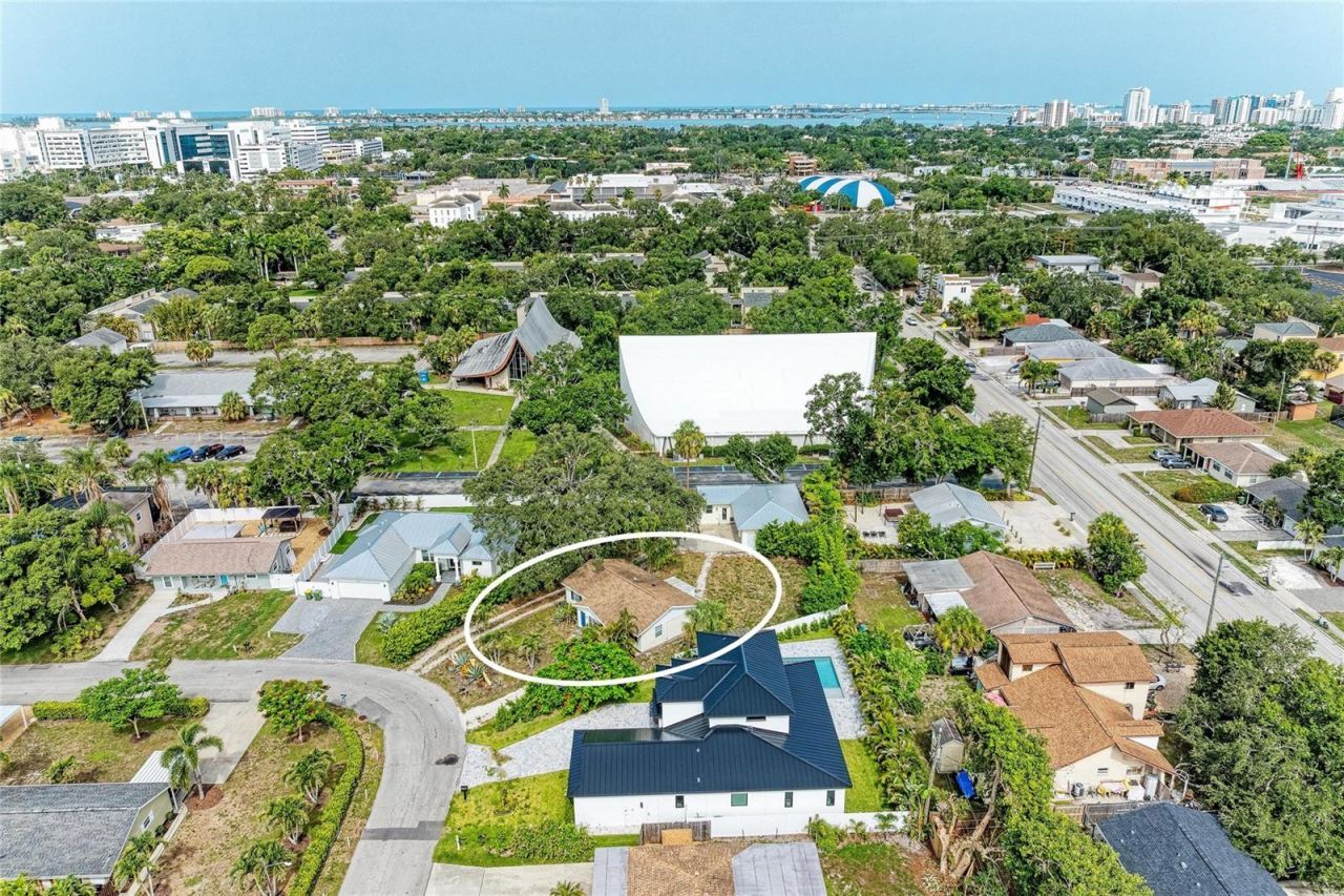 1300 Loma Linda Court , Sarasota, FL 34239 Photo