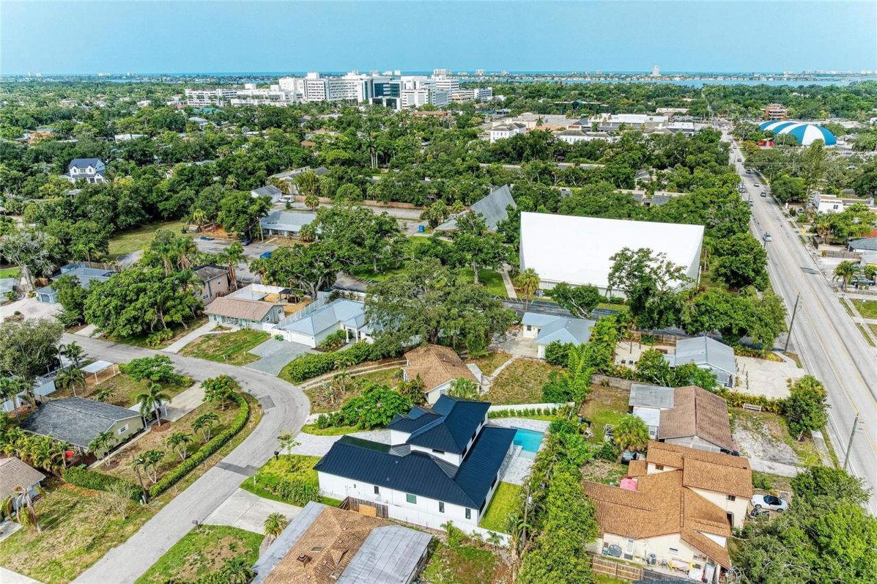 1300 Loma Linda Court , Sarasota, FL 34239 Photo
