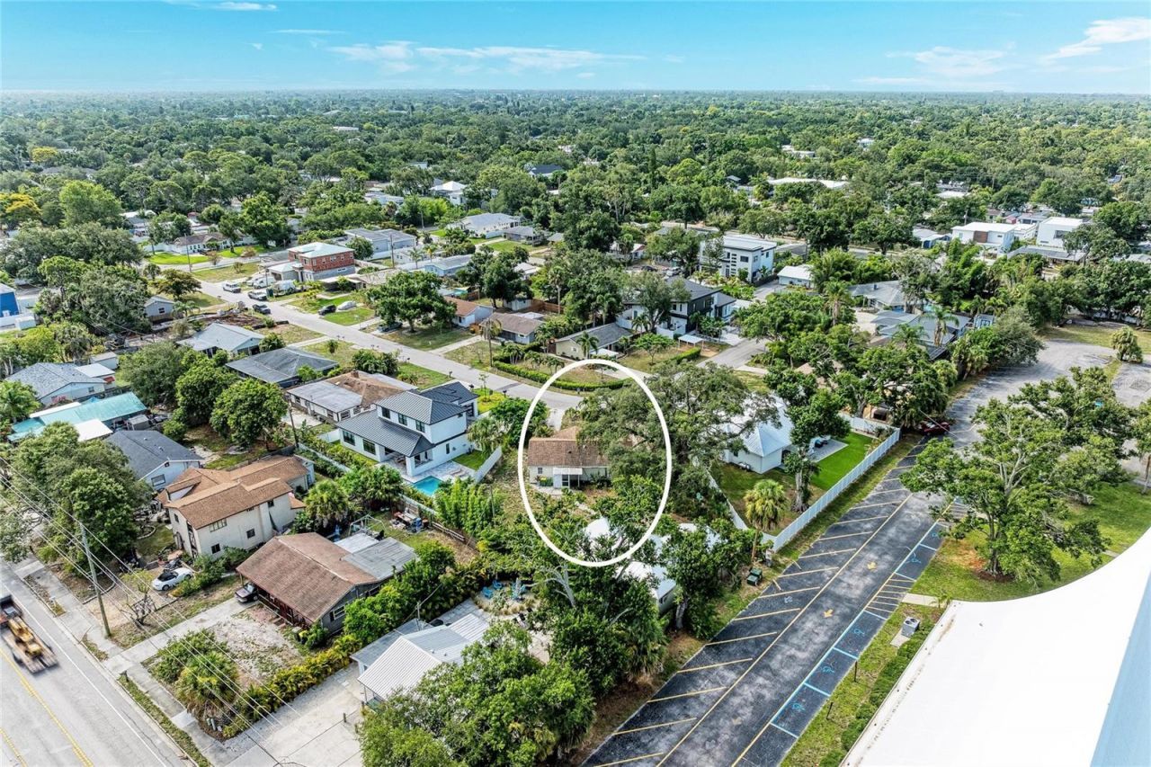 1300 Loma Linda Court , Sarasota, FL 34239 Photo