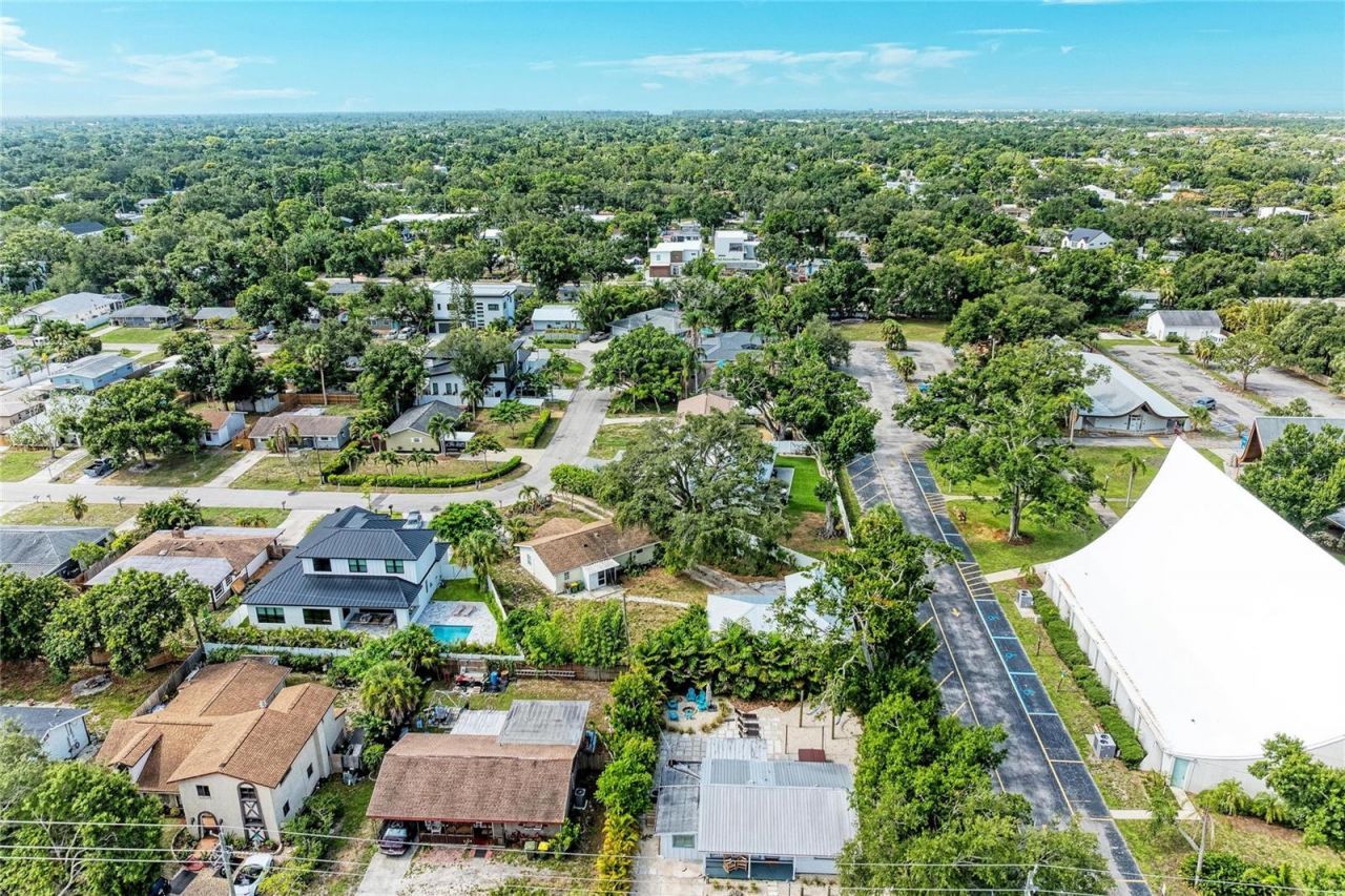 1300 Loma Linda Court , Sarasota, FL 34239 Photo