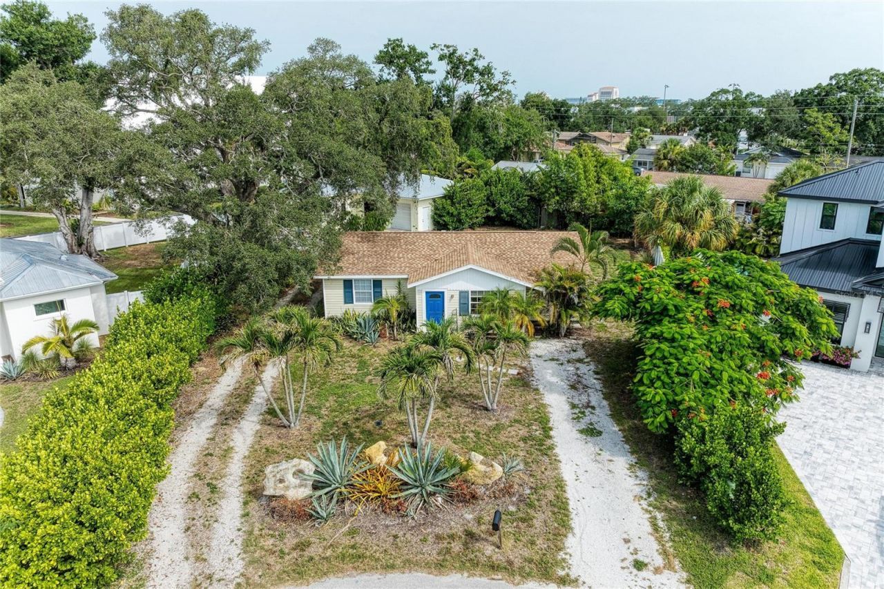 1300 Loma Linda Court , Sarasota, FL 34239 Photo