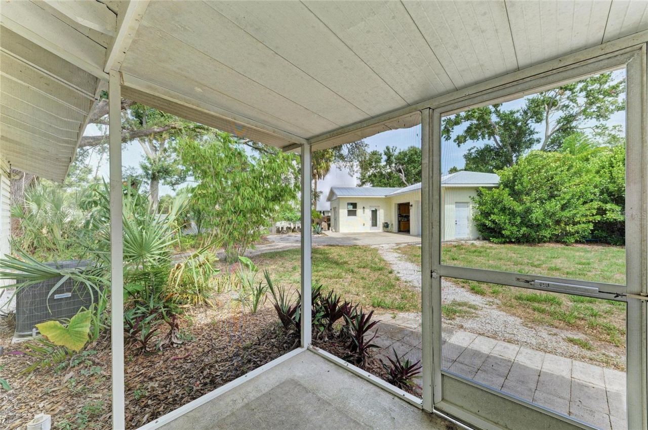 1300 Loma Linda Court , Sarasota, FL 34239 Photo
