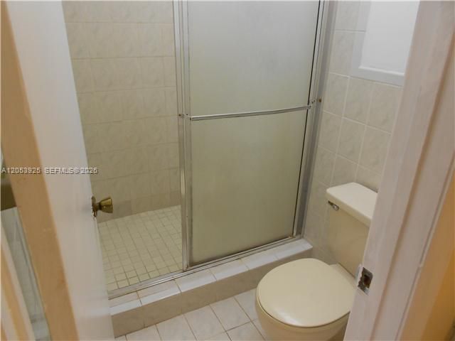 829 NE 199th St , Unit 204, Miami, FL 33179 Photo