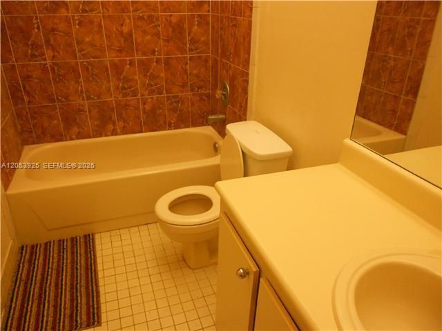 829 NE 199th St , Unit 204, Miami, FL 33179 Photo