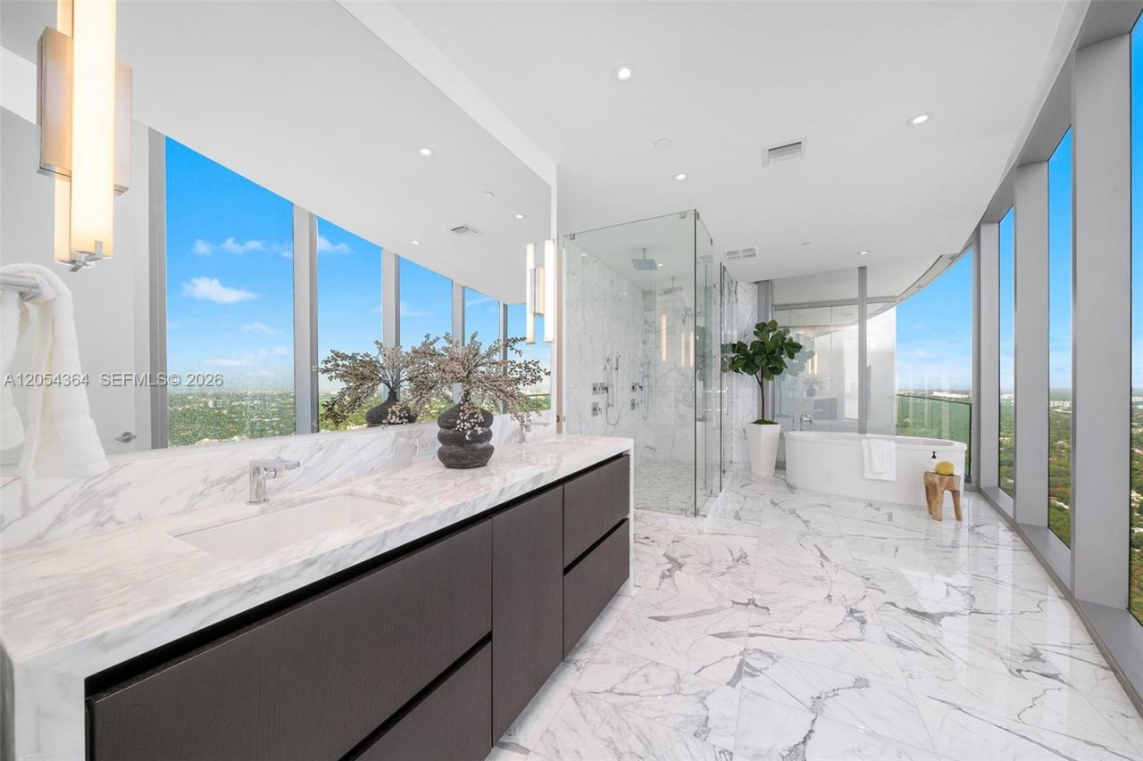 175 SE 25th Rd , Unit PH-4001, Miami, FL 33129 Photo